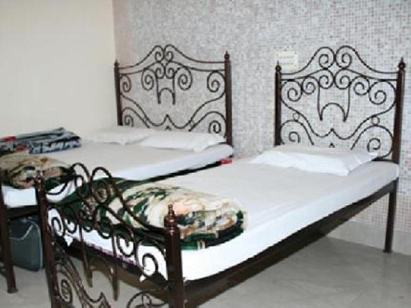 Snow White Deluxe 2* New Delhi